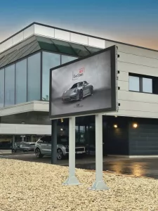 Écran LED extérieur pour concession automobile Porsche
