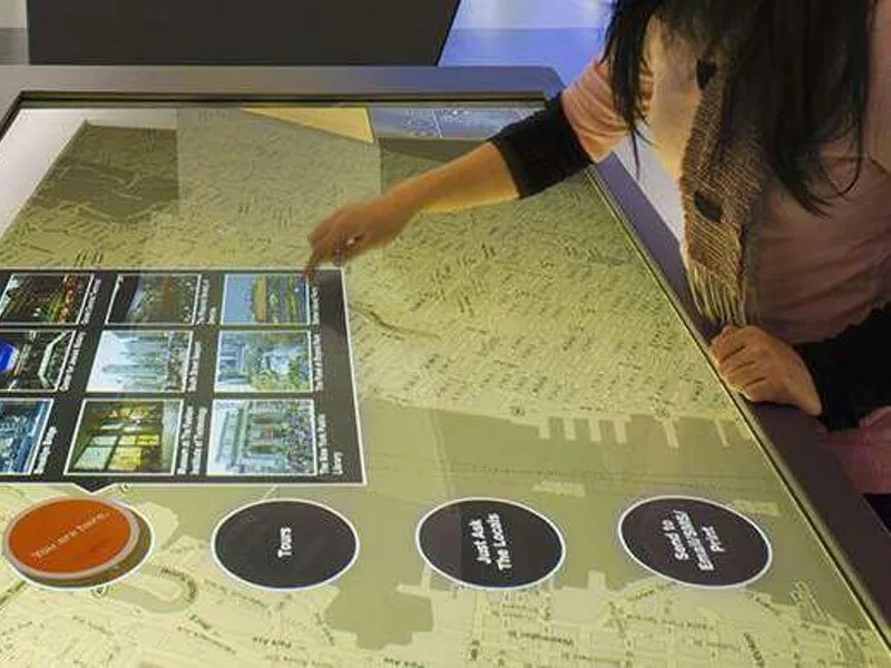 Table tactile dans les musées digitalisés